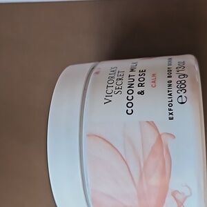 Exfoliating Body Scrub Counut Milk & Rose From Victoria Secrets NWT
